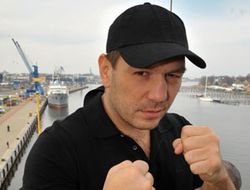 фото - Руслан Чагаев не выйдет на ринг 1 декабря