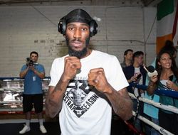 фото - Экс-чемпион Истер дебютировал в суперлёгком весе победой над Гранадосом