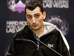 фото - Ванес Мартиросян стал официальным претендентом для Сергея Дзинзирука