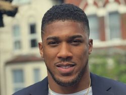 фото - Джошуа нокаутирует Усика за шесть раундов — Хирн