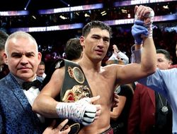 фото - Головкин поздравил Бивола, Де Ла Хойя обратился к Канело, Алимханулы vs Юбэнк