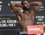 Взвешивание перед UFC 273: хедлайнеры в весе, но сорван крутой бой тяжей