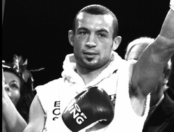 фото - Дэвис Боскьеро перебоксировал Гийома Френуа