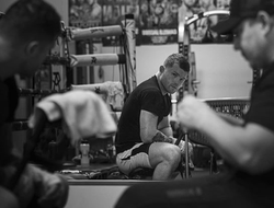 фото - Яркая победа Хижняка, Жервонту усмиряли толпой, Сулейман посвятил прогулку украинскому Залу славы бокса — соцсети 