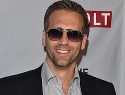 фото - Мэйуэзер победил бы Макгрегора и в 60 лет — Келлерман