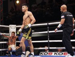 фото - Чемпион Европы из Казахстана побывал на полу в бою с джорнименом: видео