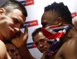 фото - Битва матёрых экс-претендентов: Дереку Чисору подобрали крутого оппонента — СМИ