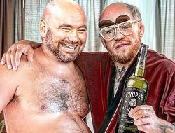 фото - Джошуа кормит страусов, Хитров начал подготовку, Фёдор на турнике — соцсети