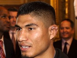 фото - Майки Гарсиа: Бой Мэйуэзера и Макгрегора конкурентным не получится