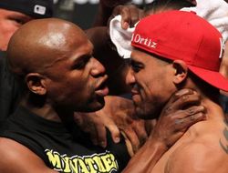 фото - Ортис предупредил Макгрегора: Мэйуэзер постоянно бьёт локтями