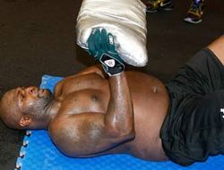 фото - Джеймс «Пузатая комета» Тони: «Арреола что, гей?»