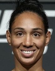 Таила Сантос