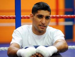 фото - Амир Хан: «Хочу завершить карьеру в 69,9 кг»