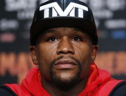 фото - Флойд Мейвезер ронял и побил «Опасного» Дона Мура: результаты и видео