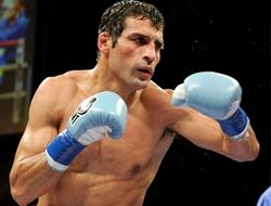 фото - Блоги: Луис Карлос Абрегу проигрывает нокаутом бойцу с рекордом 10-8 (видео боя и послематчевой потасовки в ринге)