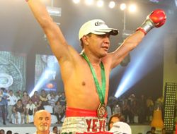 фото - Серхио Томпсон победил Альвареса в мексиканском «махаче»