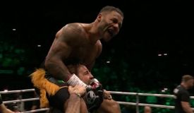 Апсет и ещё апсет! Уильямсон отобрал пояс у Симпсона: видео