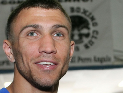 фото - Есть повторение рекорда: Ломаченко – чемпион мира!