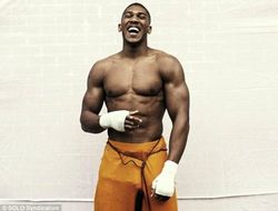 фото - Джошуа прокомментировал отказ Уайлдера от многомиллионного гонорара