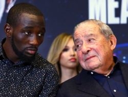 фото - Кроуфорд – Спенс. Арум спрогнозировал исход супербоя