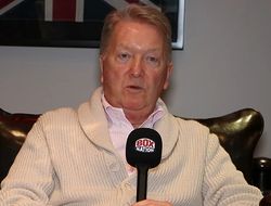 фото - «Усик будет требовать реванш». Уоррен о бое Александра против Фьюри 