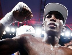 фото - Эрисланди Лара против Деяна Завеца: конец осени близ Майами