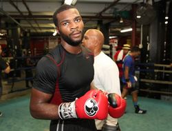 фото - Маркус Браун арестован — придушил женщину, выбил дверь в её квартире