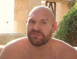 фото - Фьюри интригует: обещает показать что-то компрометирующее Усика