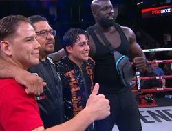 фото - Тейес побил Уайта, Оберлтон сломил Симса