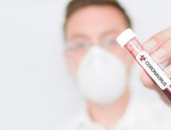 фото - Бой Альварес–Сондерс 2 мая не состоится. Причину вы знаете