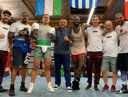 фото - Усик завершил лагерь, Скотт в сауне со своей половинкой, Еджейчик в бикини — соцсети 