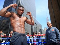 фото - Кастильо побил Валеру в реванше, Адамес нокаутировал Медину (+ видео)