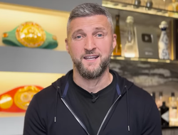 фото - «Они целуют ему зад!» Фроч послал известных журналистов