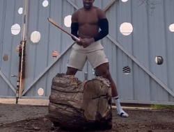 фото - У Джошуа щепки летят, а Бетербиев бодро околачивает мешок — видео