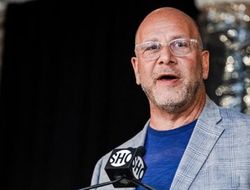 фото - Ломаченко проиграет Комми, считает Лу Дибелла