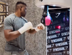 фото - Фрэнсис Нганну показал силу удара — результат ожидаем: видео