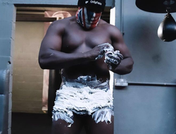 фото - Чисора ударил курьера, но ему за это ничего не будет: видео