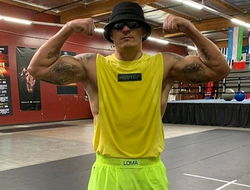 фото - Усик показал бицуху супертяжа, реакция Бивола на оглашение оппонента, Проводников вспомнил бой с Брэдли — соцсети 