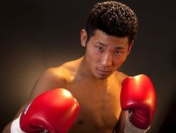 фото - Рёсуке Иваса стал чемпионом мира, избив соотечественника Огуни