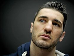 фото - Джонс – о Клеверли: «Нельзя идти в ринг и развлекать публику!»