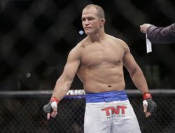 фото - Джуниор дос Сантос: Только Ротуэлл согласился со мной драться