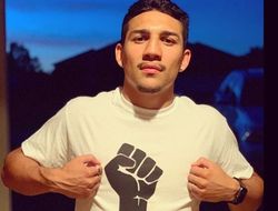 фото -  Теофимо Лопес таскает тяжести на камеру и демонстрирует адекватность — видео