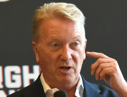 фото - Усик победит Джошуа, а Фьюри победит Усика: прогноз от Уоррена