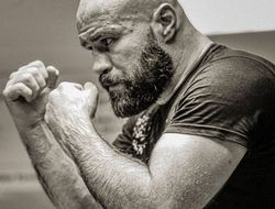 фото - Битва супертяжёлых бородачей. Ален Бабич ярко забил британца Литтла