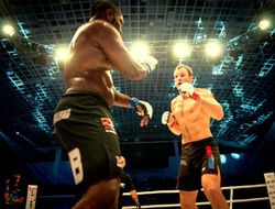 фото - Денис Гольцов победил Бретта Роджерса