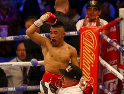 фото - Хулио Сесар Мартинес удосрочил Кристофера Росалеса и завоевал титул