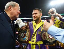 фото - Боб Арум прокомментировал отказ Лопеса от боя с Ломаченко