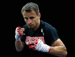 фото - Петров спешит на помощь — россиянин заменит шведа и подерётся с Баранчиком