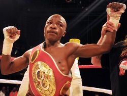 фото - Мталане вновь завоевал титул чемпиона IBF, но побывал по ходу боя в нокдауне