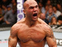 фото - UFC 214: Робби Лоулер вернулся с победой над Дональдом Серроне